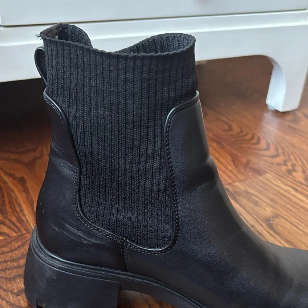 Black Steve Madden Chelsea Ankle Boots - Picture 5 of 9